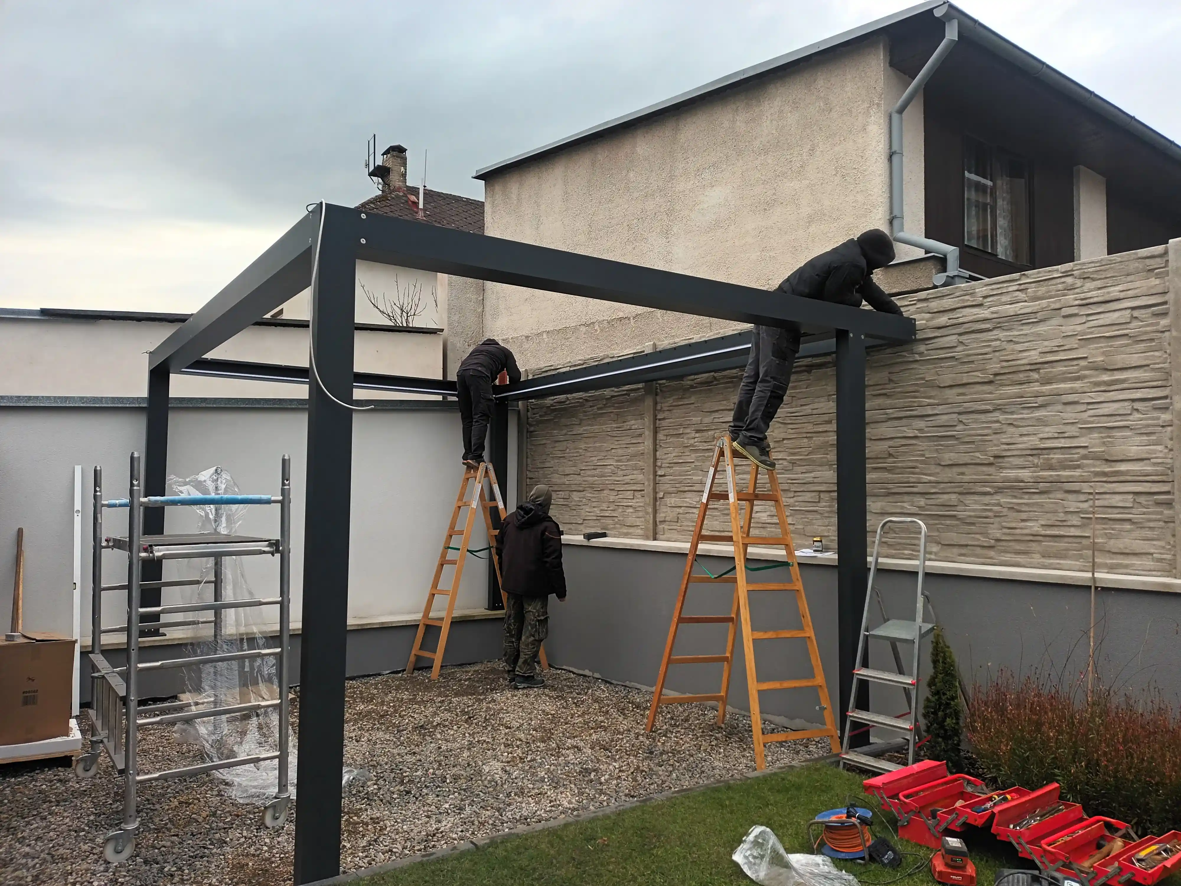Hliníková bioklimatická pergola Rolux