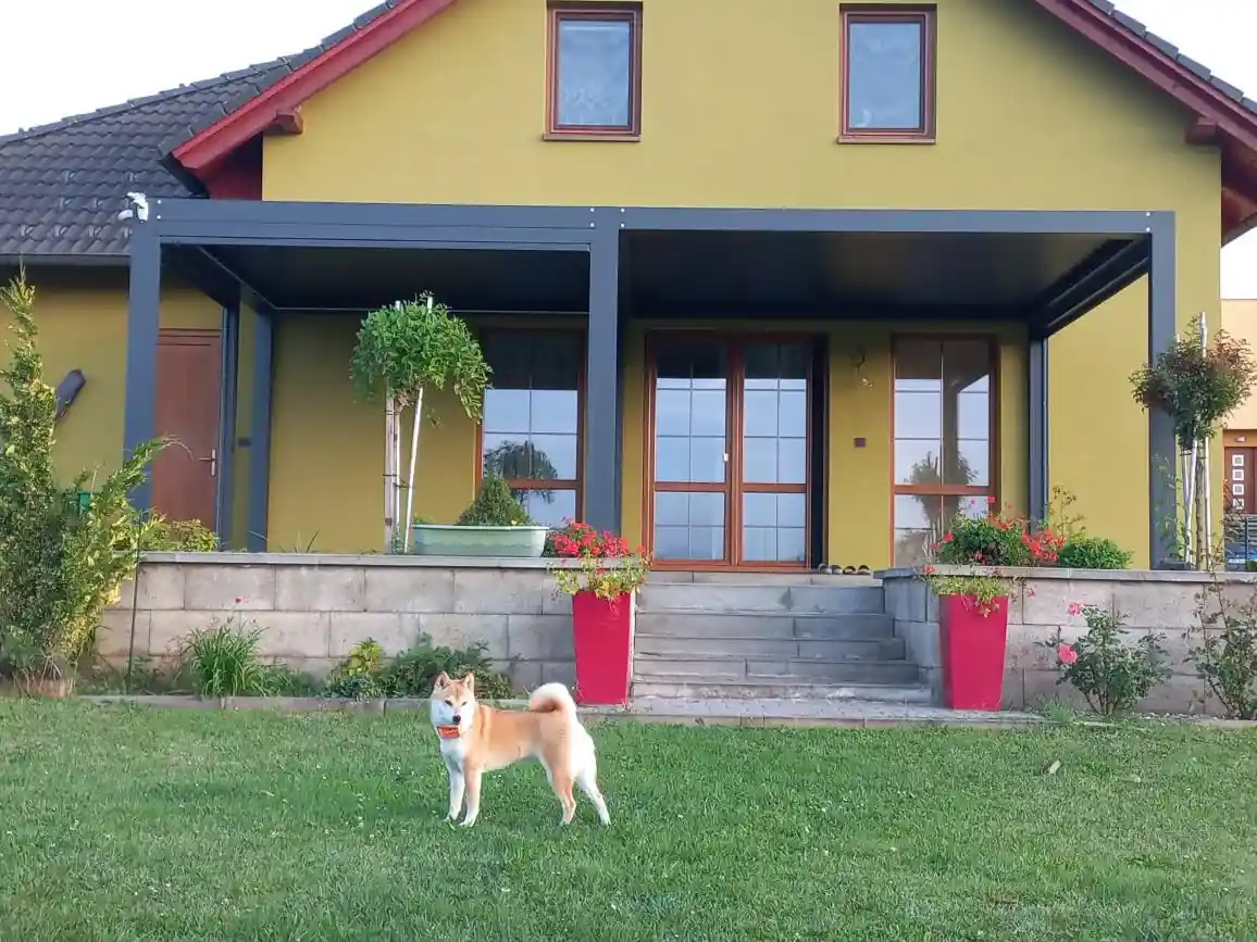 Hliníková bioklimatická pergola Rolux
