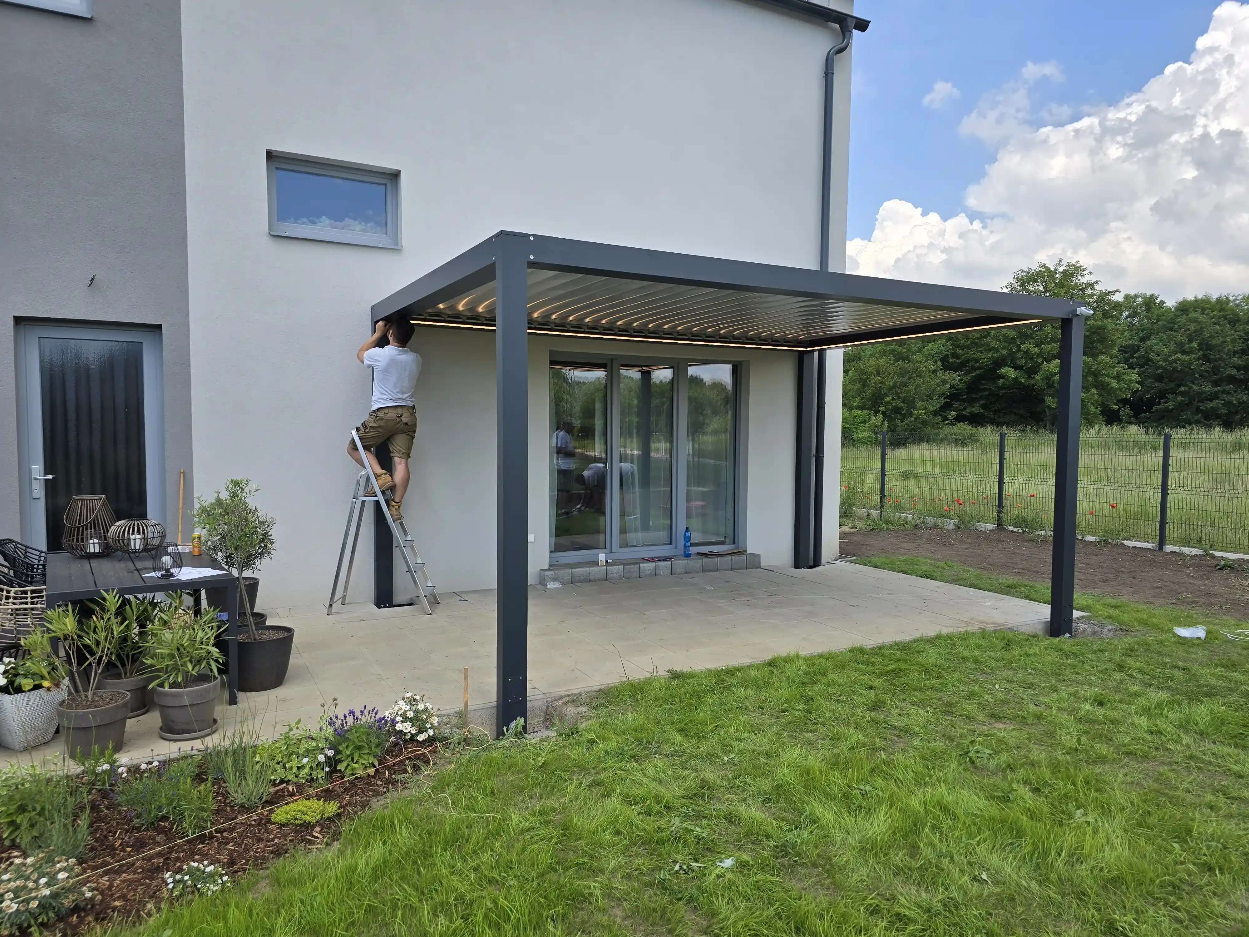 Hliníková bioklimatická pergola Rolux