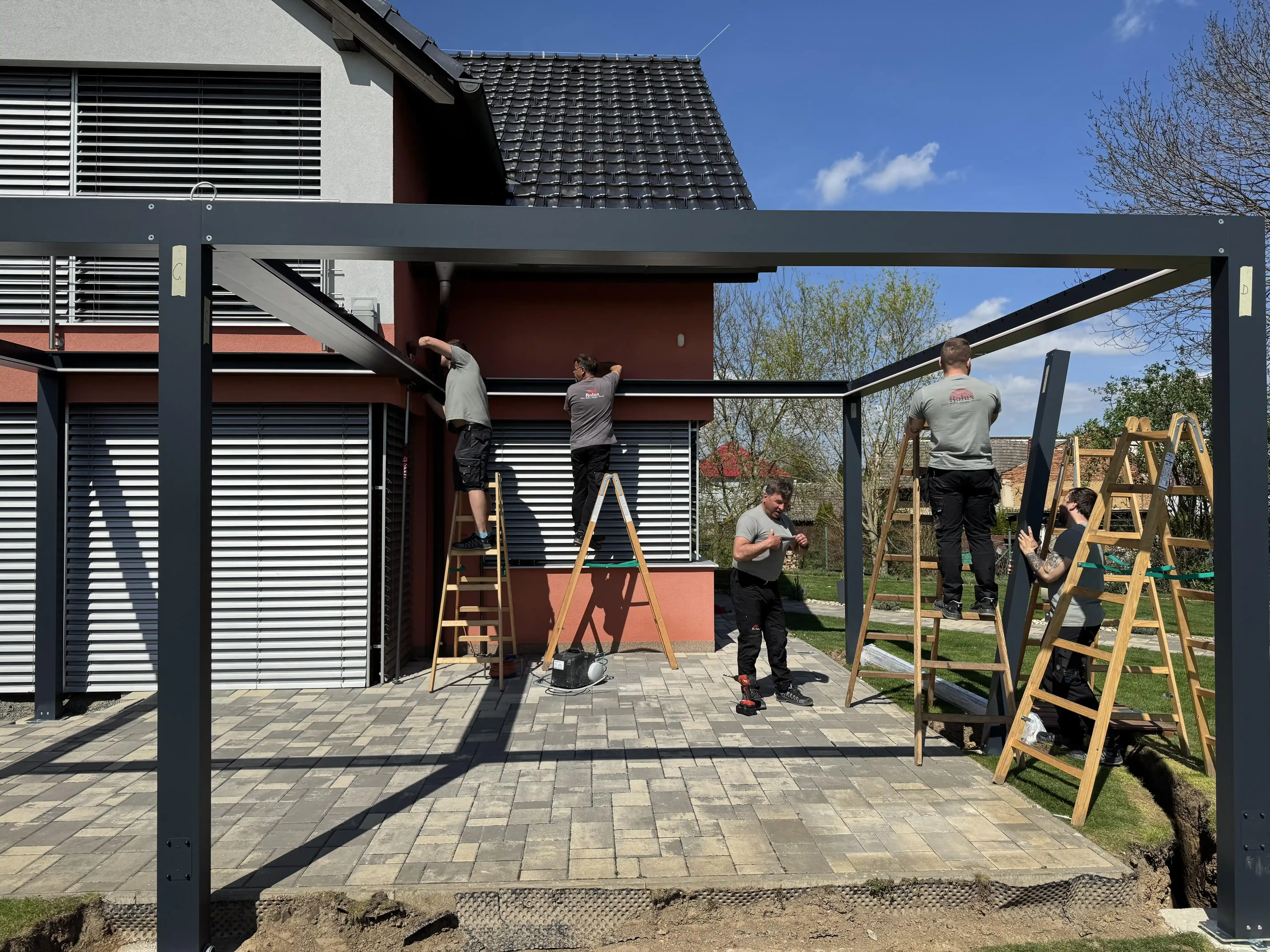 Hliníková bioklimatická pergola Rolux