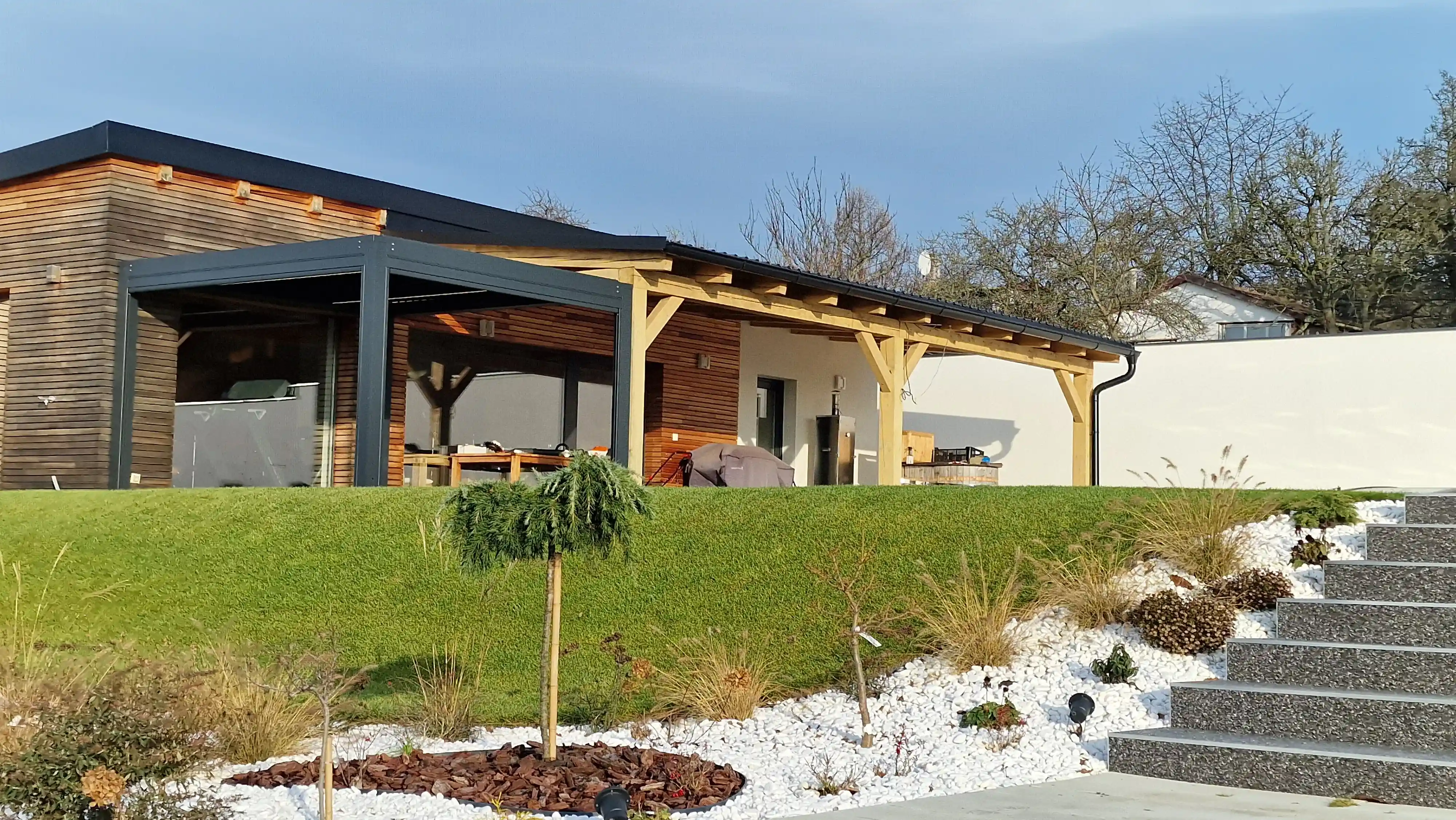 Hliníková bioklimatická pergola Rolux