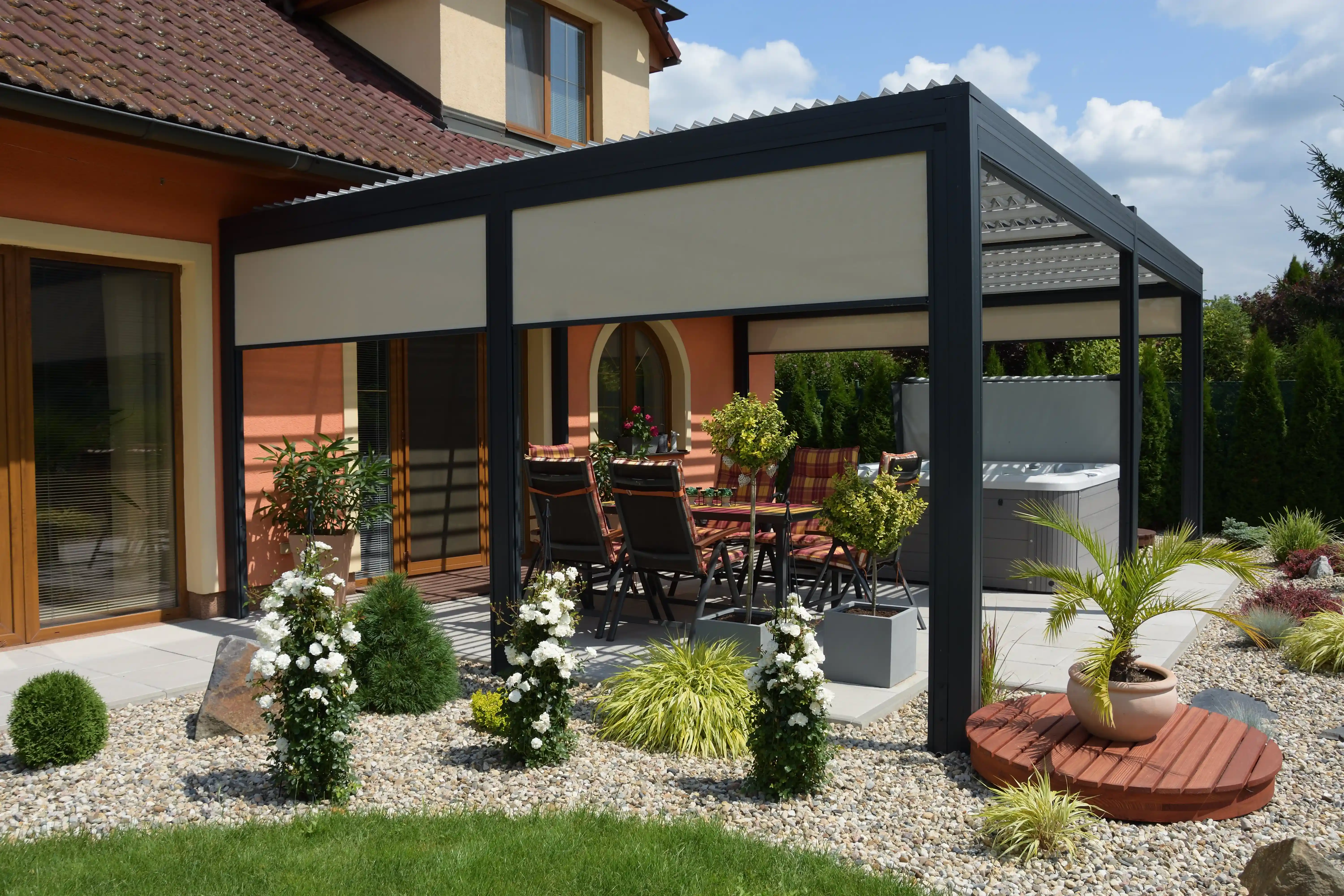 Hliníková bioklimatická pergola Rolux