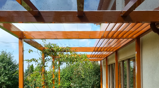 Pergola s fixní střechou/Carport